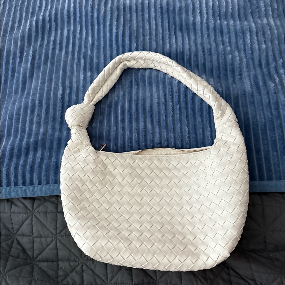 Elegant White Woven Handbag